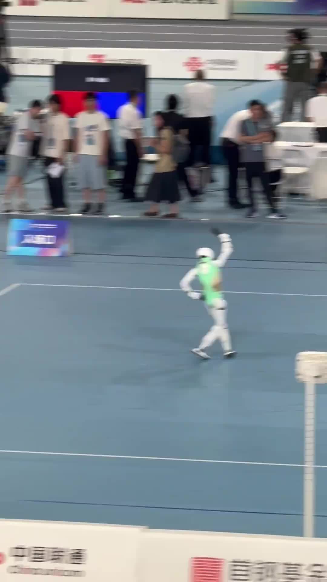 机器人的体操比赛“先来个热身，看几遍笑几遍 和音乐节奏太契合啦！”😂😂😂#robot 